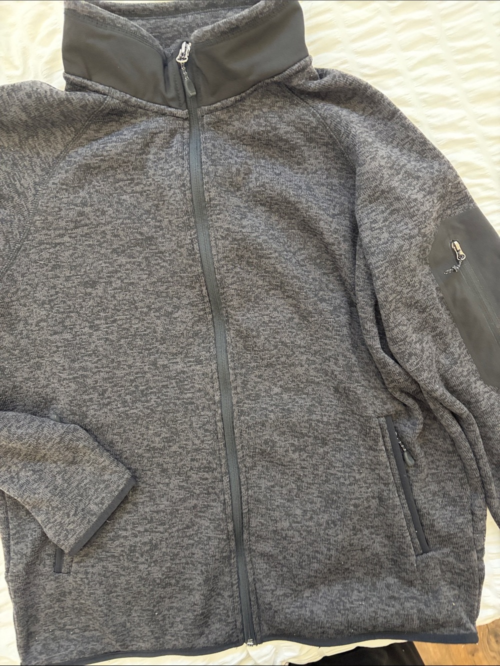 Fossa Men's Gray Full-Zip Jacket - Lightweight Performance. Zip sleeve pocket.